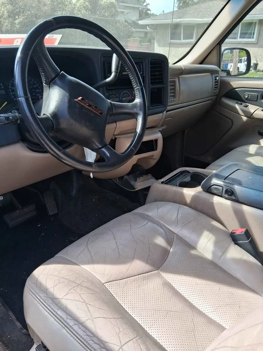 2002 Chevrolet Avalanche - Image 3 of 4