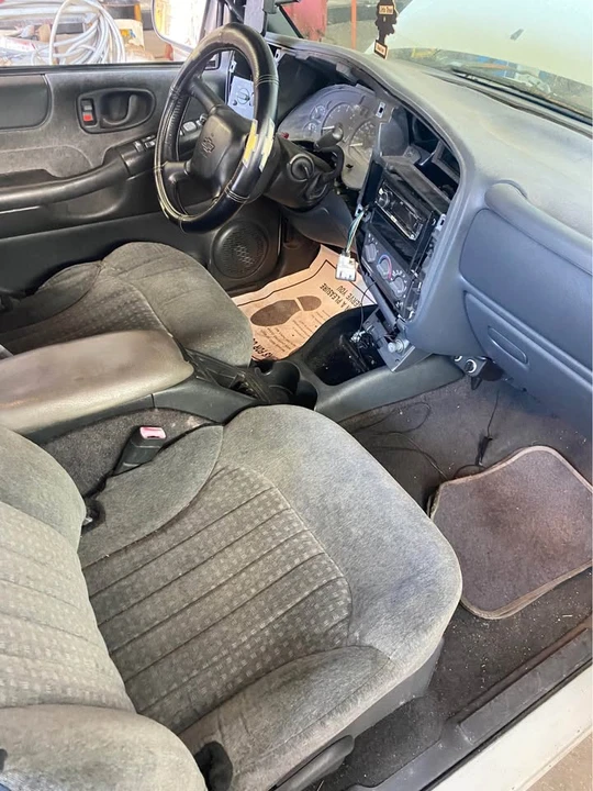 2002 Chevrolet S-10 Blazer 2nd Gen - Image 7 of 10
