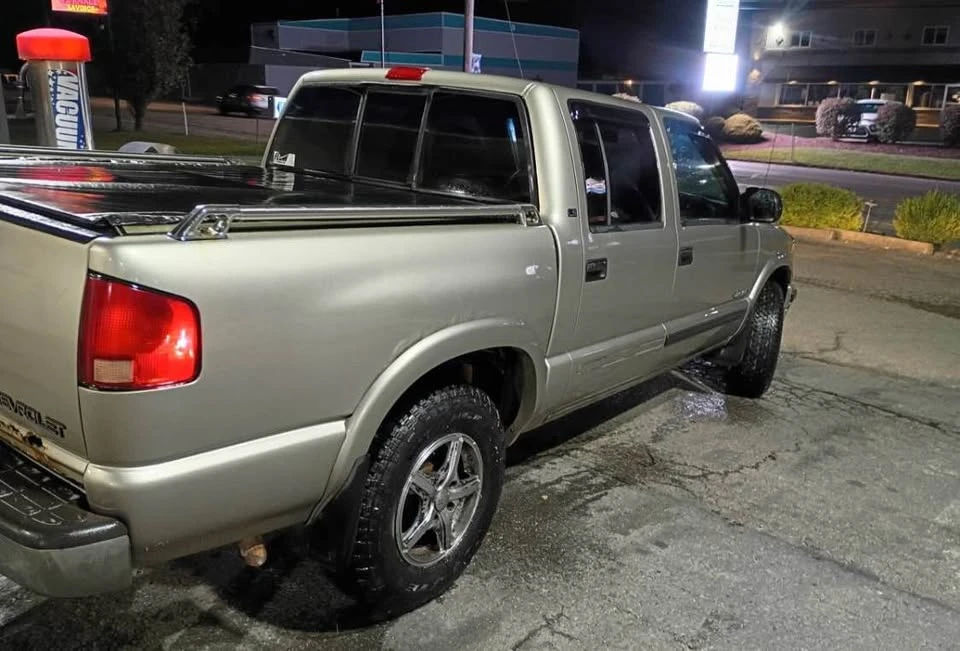 2002 Chevrolet S-10 - Image 4 of 11