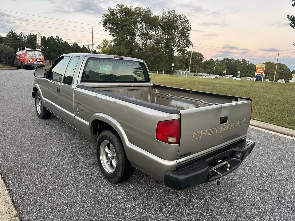 2002 Chevrolet S-10 - Image 2 of 7