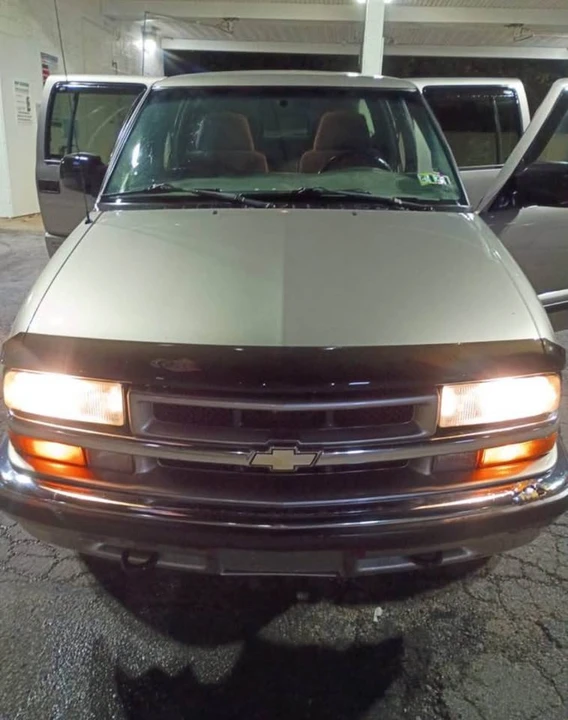 2002 Chevrolet S-10 - Image 2 of 11