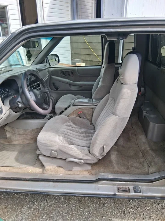 2002 Chevrolet S-10 Blazer 2nd Gen - Image 3 of 4