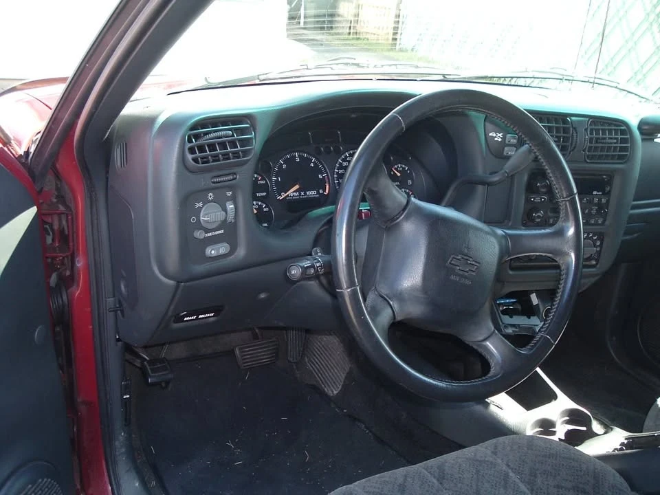 2002 Chevrolet S-10 Blazer 2nd Gen - Image 6 of 8