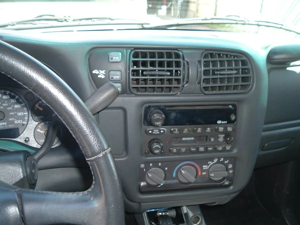 2002 Chevrolet S-10 Blazer 2nd Gen - Image 7 of 8