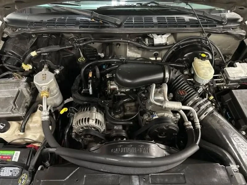 2002 Chevrolet S-10 - Image 8 of 13