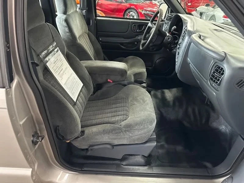 2002 Chevrolet S-10 - Image 11 of 13