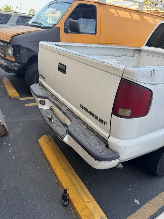 2002 Chevrolet S-10 - Image 7 of 8