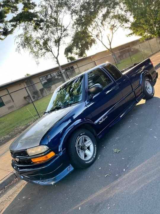2002 Chevrolet S-10 - Image 3 of 5