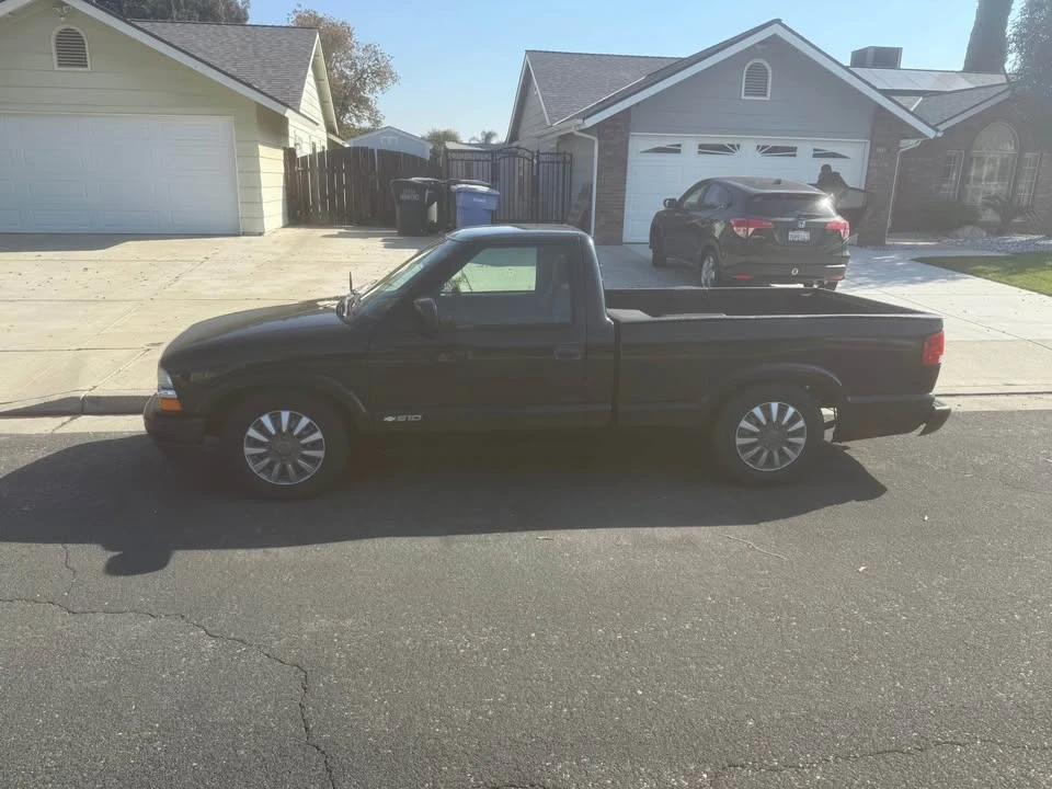 2002 Chevrolet S-10 - Image 2 of 6
