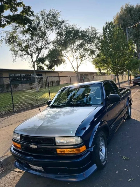 2002 Chevrolet S-10 - Image 4 of 5