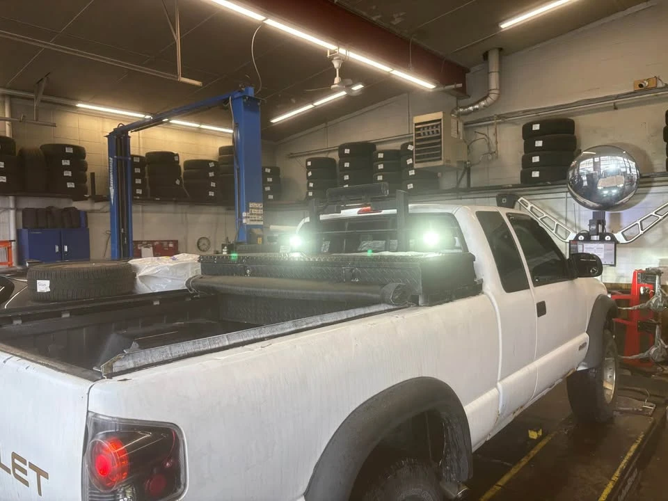 2002 Chevrolet S-10 - Image 6 of 9