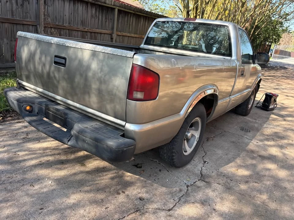 2002 Chevrolet S-10 - Image 8 of 11