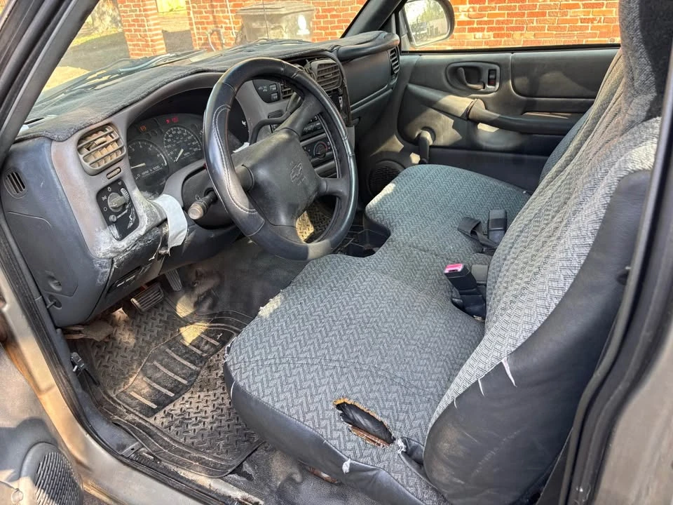2002 Chevrolet S-10 - Image 10 of 11