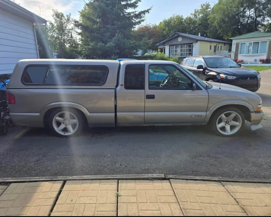 2002 Chevrolet S-10 - Image 2 of 14