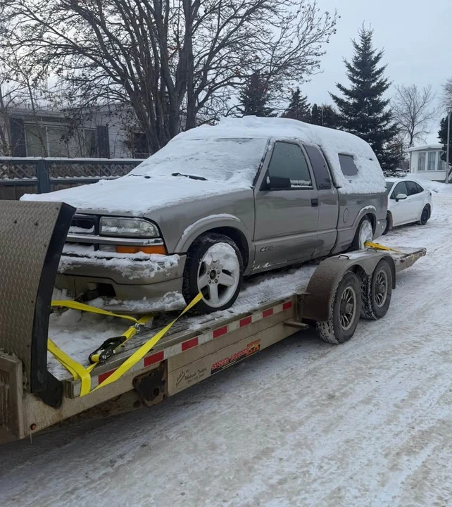 2002 Chevrolet S-10 - Image 3 of 14