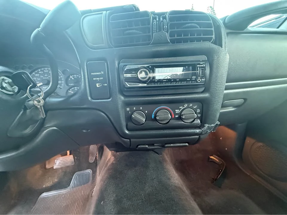 2002 Chevrolet S-10 - Image 9 of 10