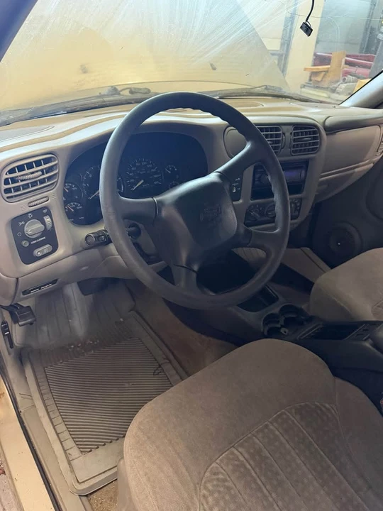 2002 Chevrolet S-10 - Image 10 of 14