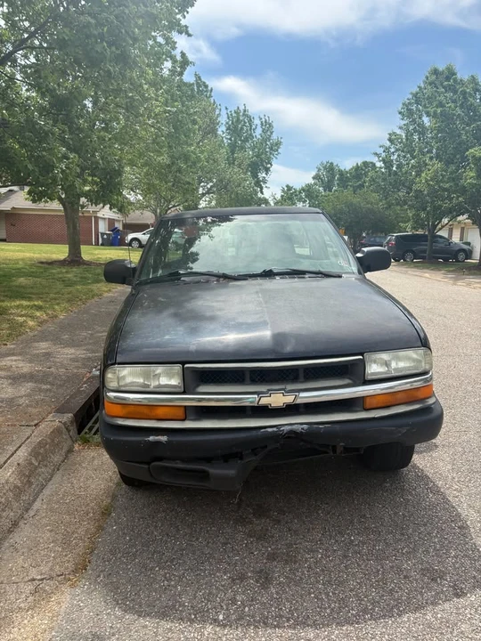 2002 Chevrolet S-10 - Image 2 of 3