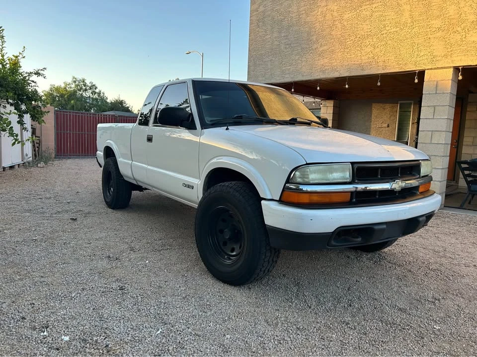 2002 Chevrolet S-10 - Image 2 of 7