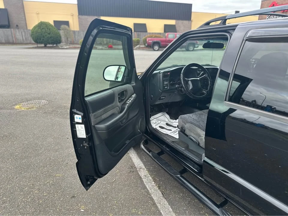 2002 Chevrolet S-10 - Image 9 of 19