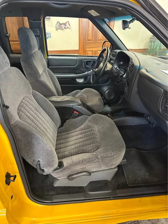2002 Chevrolet S-10 - Image 8 of 10