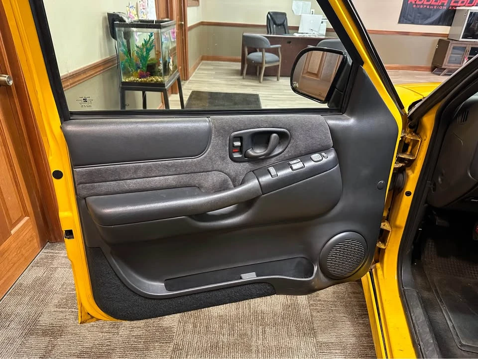 2002 Chevrolet S-10 - Image 10 of 10
