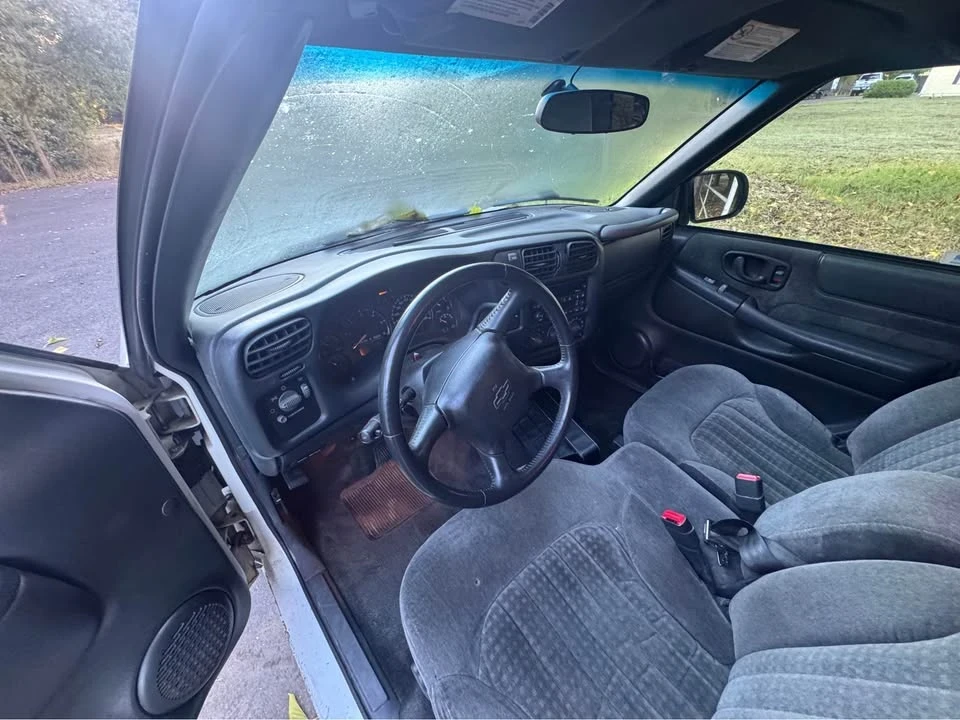 2002 Chevrolet S-10 - Image 5 of 6