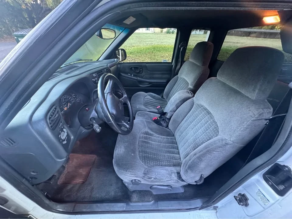 2002 Chevrolet S-10 - Image 4 of 6