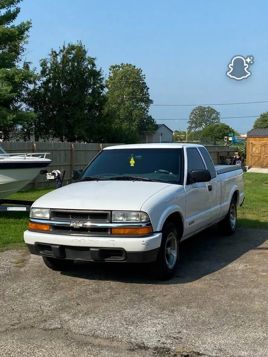 2002 Chevrolet S-10 - Image 2 of 2
