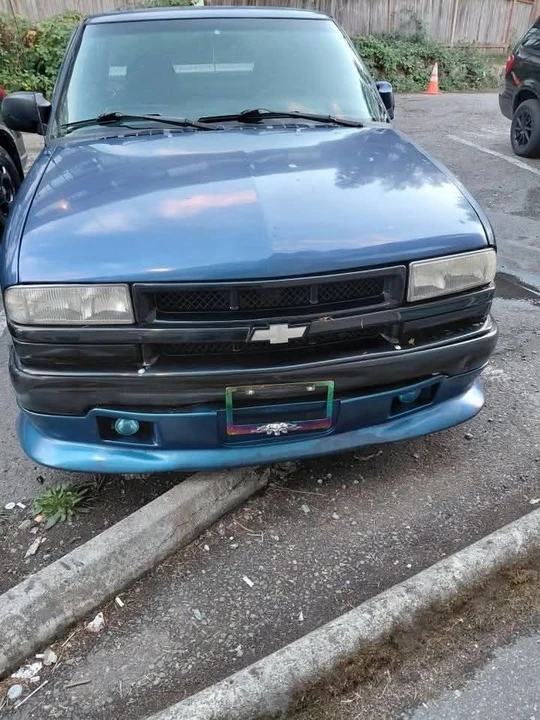 2002 Chevrolet S-10 - Image 2 of 7
