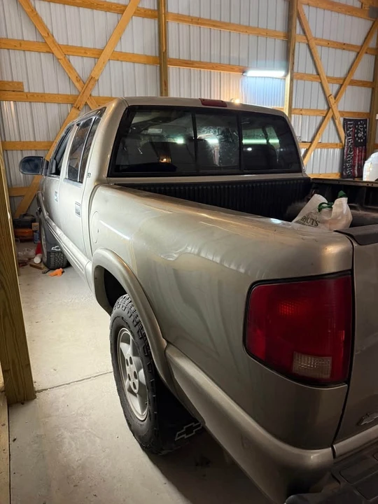 2002 Chevrolet S-10 - Image 3 of 6
