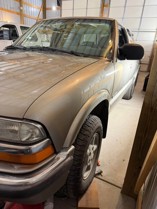 2002 Chevrolet S-10 - Image 2 of 6
