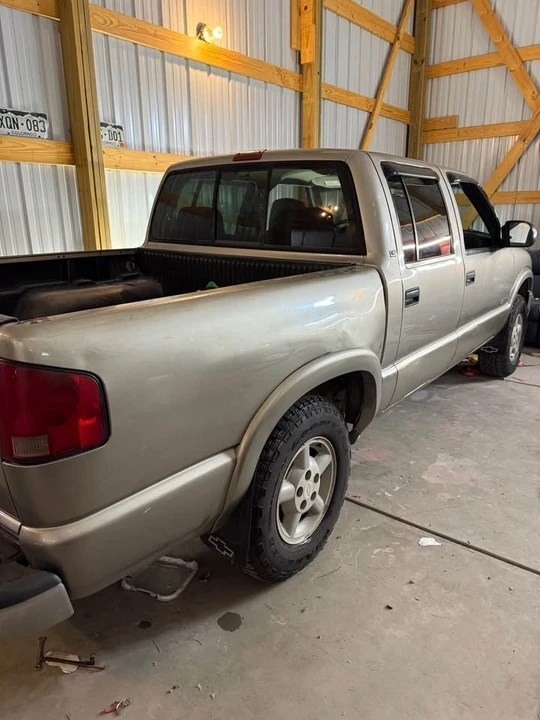 2002 Chevrolet S-10 - Image 4 of 6