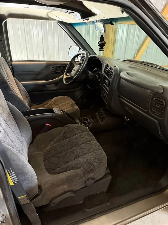 2002 Chevrolet S-10 - Image 5 of 6