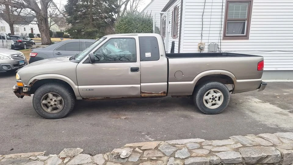 2002 Chevrolet S-10 - Image 5 of 6