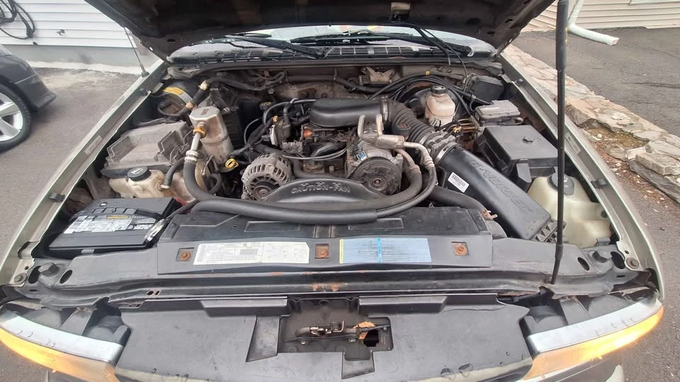2002 Chevrolet S-10 - Image 2 of 6