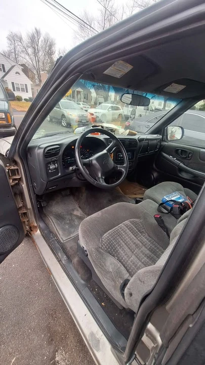 2002 Chevrolet S-10 - Image 3 of 6