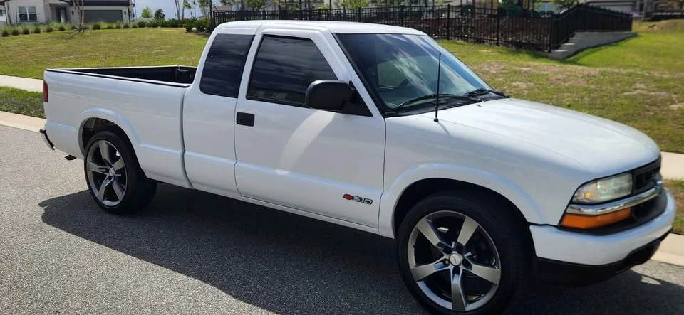 2002 Chevrolet S-10 - Image 2 of 8