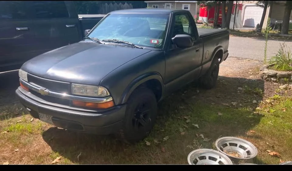 2002 Chevrolet S-10 - Image 2 of 3