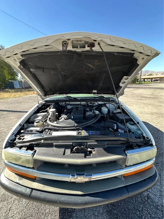 2002 Chevrolet S-10 - Image 2 of 20