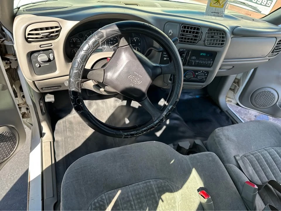 2002 Chevrolet S-10 - Image 9 of 20