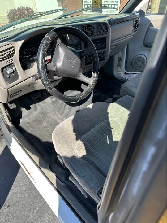 2002 Chevrolet S-10 - Image 12 of 20