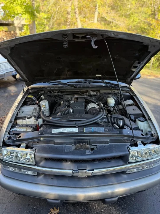 2002 Chevrolet S-10 - Image 18 of 19