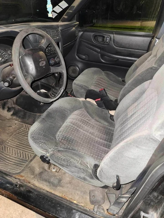 2002 Chevrolet S-10 - Image 4 of 4