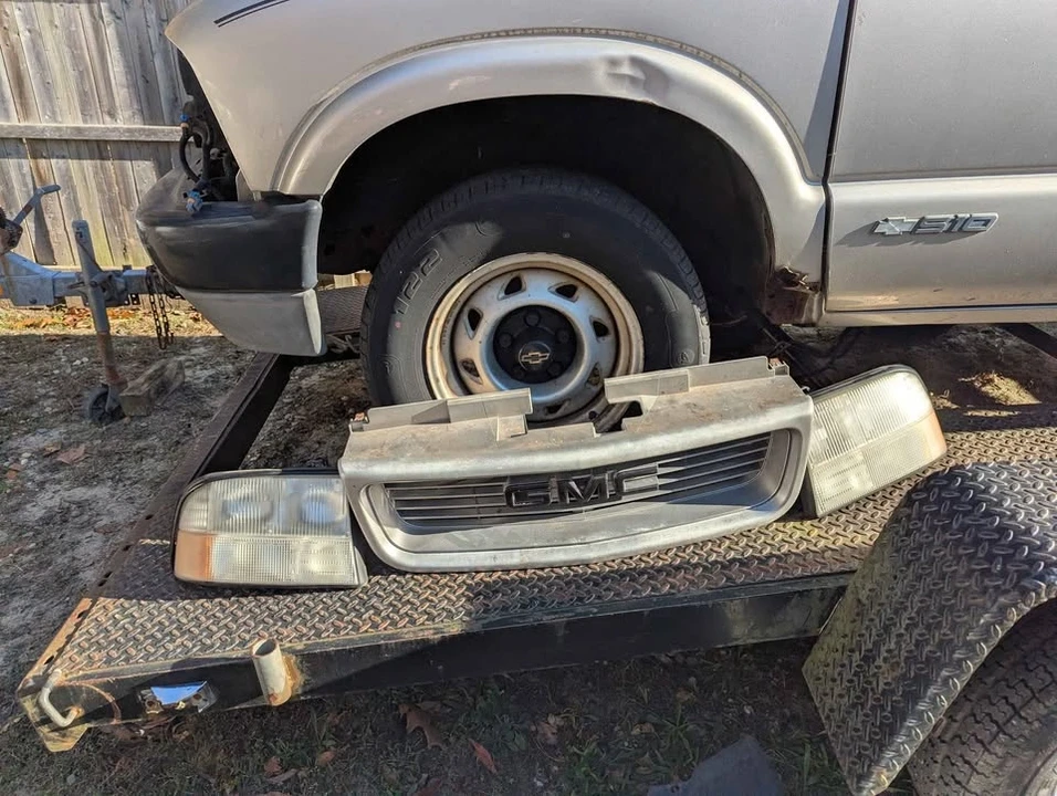2002 Chevrolet S-10 - Image 3 of 9