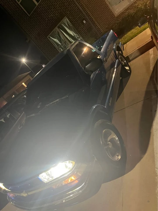 2002 Chevrolet S-10 - Image 2 of 6