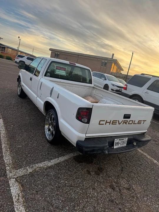 2002 Chevrolet S-10 - Image 3 of 9