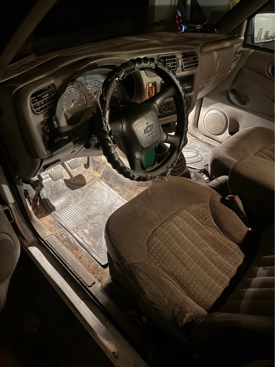 2002 Chevrolet S-10 - Image 7 of 9