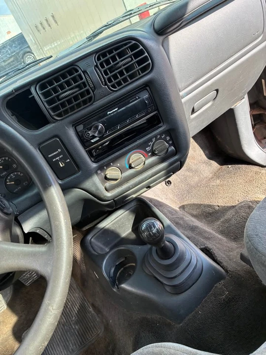 2002 Chevrolet S-10 - Image 5 of 6