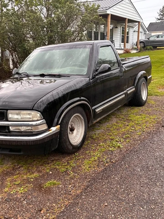 2002 Chevrolet S-10 - Image 2 of 5